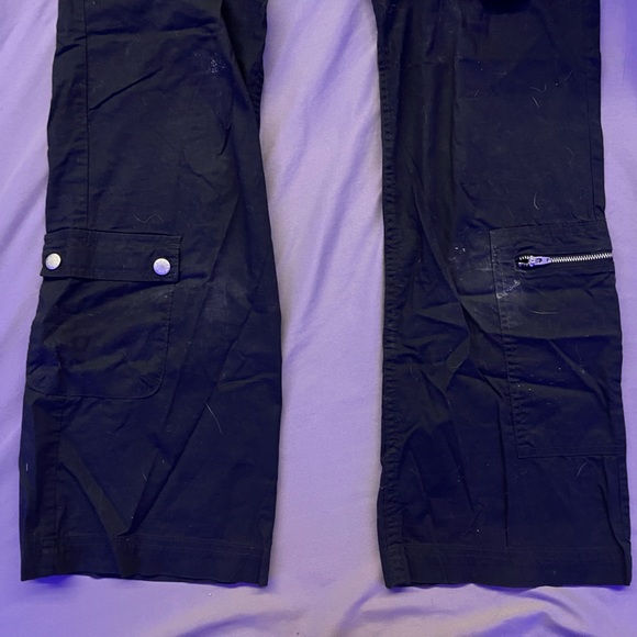 Black low rise cargos - Picture 4 of 6